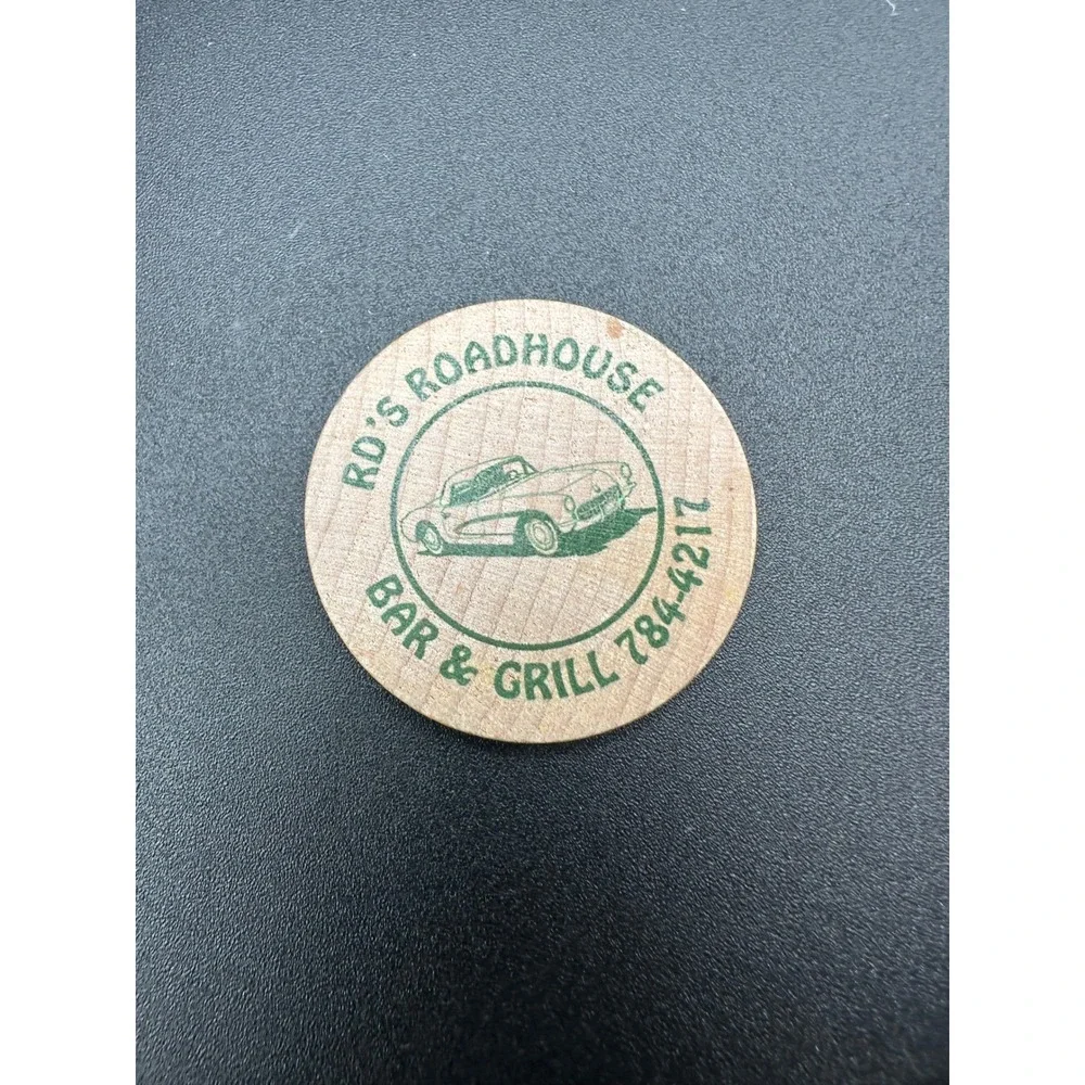 Vintage RD's Roadhouse‎ Bar & Grill Wooden Token Good For One Bottom Shelf Drink